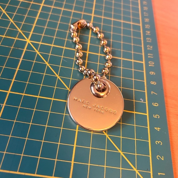 Marc Jacobs New York big circle logo key fob charm chain - Picture 2 of 4